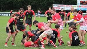 Photo d'une match de rugby à Borrèze avec des joueurs sur le terrain